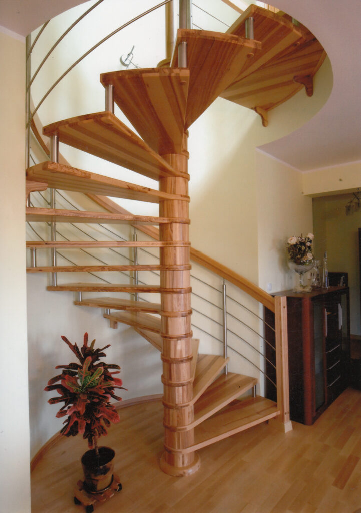 Wendeltreppe mit Relinggeländer